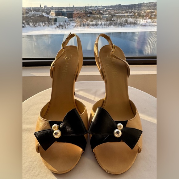 Chanel Beige and Black Heels with Bow Accent - Picture 2 of 6